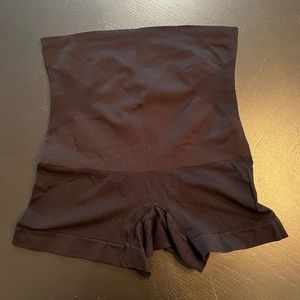 Boy short control high top/ shapewear.